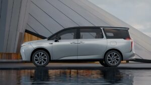MG M9 ev: 60 लाख में MG ने लांच की धमाकेदार कार , Fortuner के छूटे पसीने 1 GuqmpdKXIAAwG2J